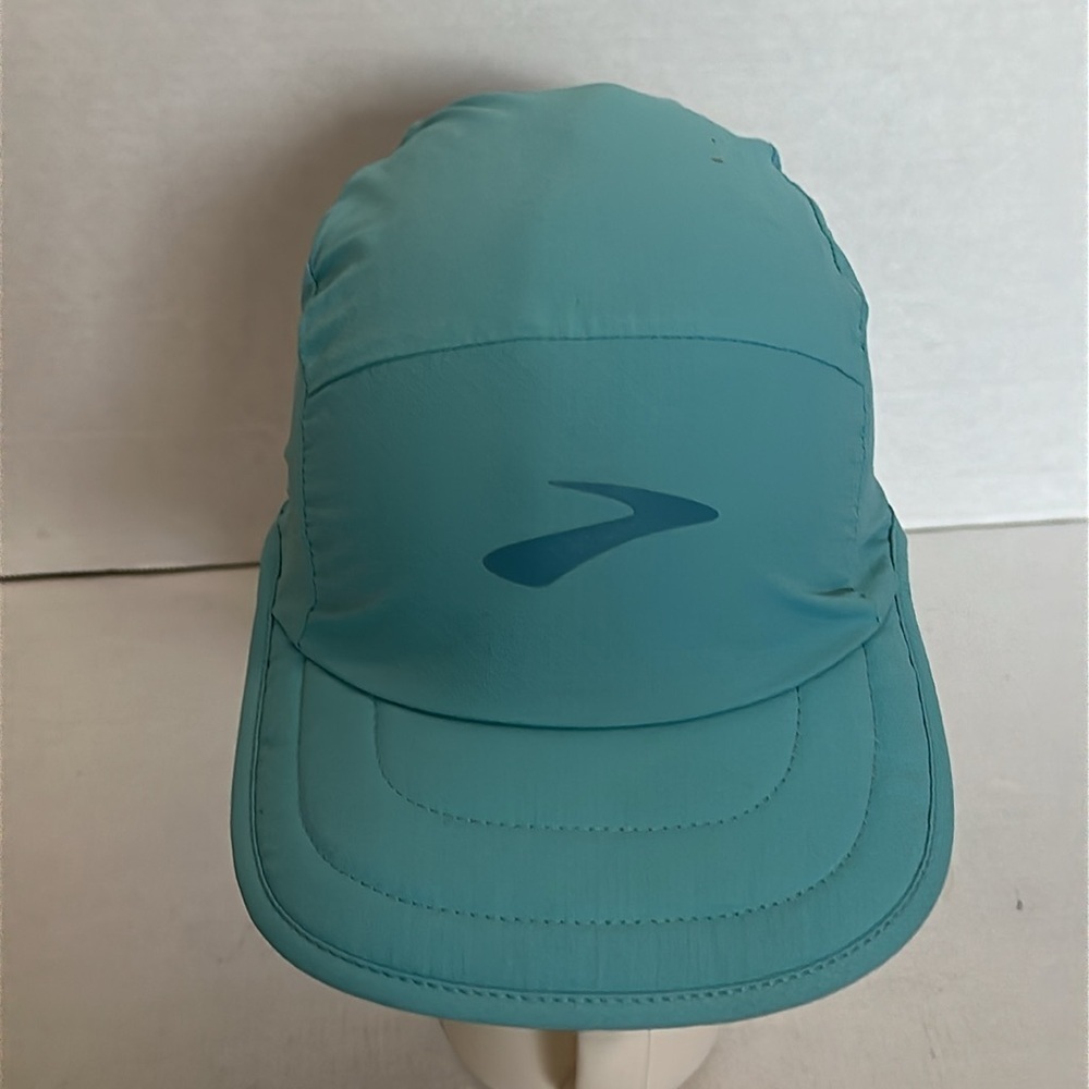 Brooks lightweight Packable hat - Picture 2 of 10